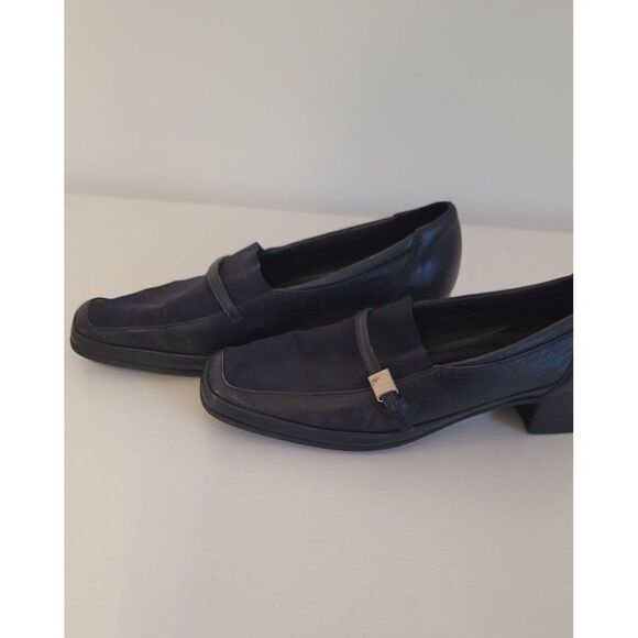 Navy Blue Rangoni Shoes in a size 6 - Picture 3 of 6